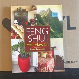 Feng Shui for Hawai'i by - Colorful Home Accent  paperback book.